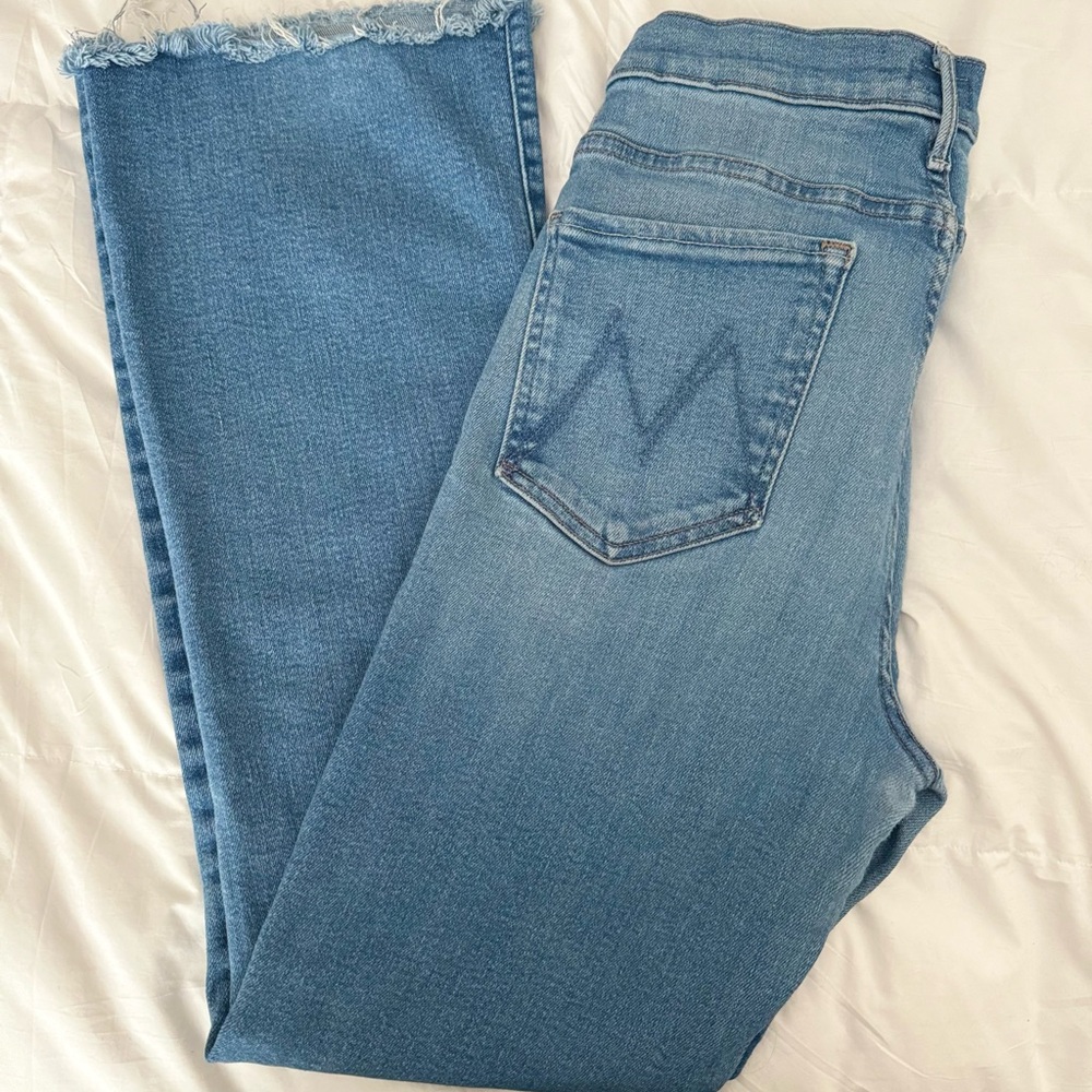 The Weekender Fray Mother Jeans 31. In “Meet Cute”. Flaired Jeans & a High Rise